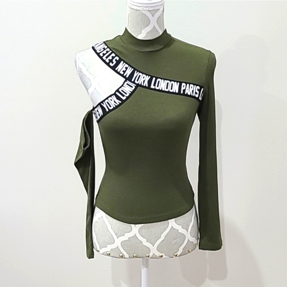*2/10* Shein Green Shoulder Cutout Top